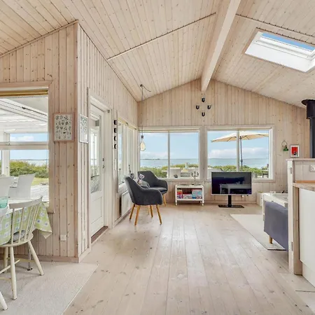 4 Bedroom Cozy In אסנס