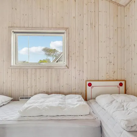 Сasa de vacaciones 4 Bedroom Awesome In Assens