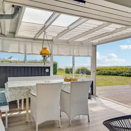 4 Bedroom Cozy In אסנס