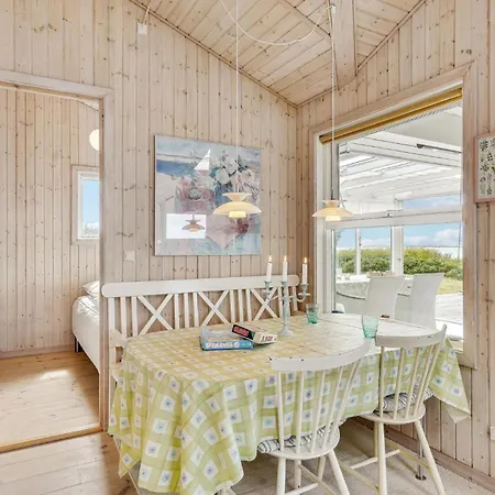 Holiday home Beautiful In With Kitchen