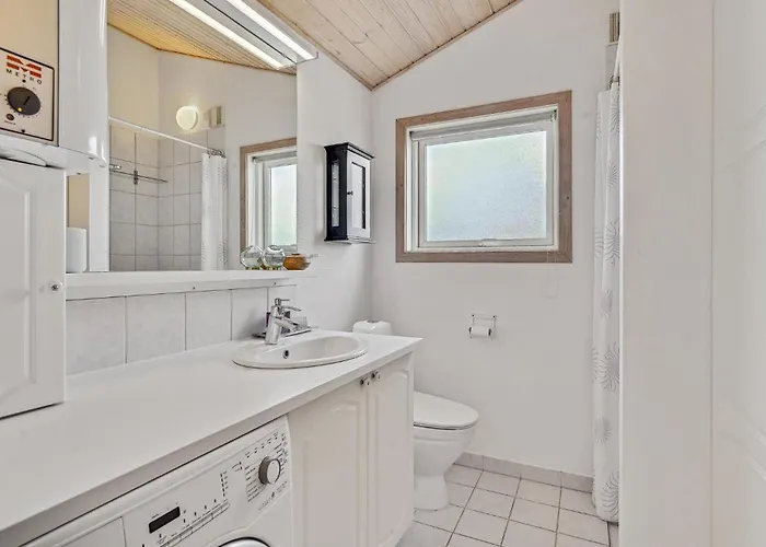 4 Bedroom Cozy In Casa de Férias