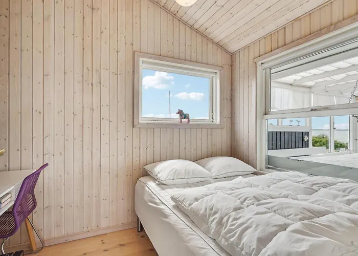 4 Bedroom Cozy In Casa de Férias